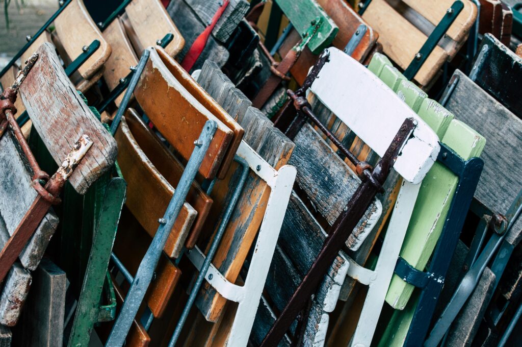 Vana mööbli lahtivõtmine ja demontaaž